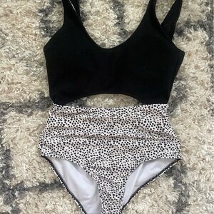 SHEIN Black and White One Piece Swimwear